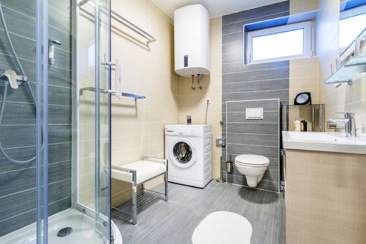 מאלינסקה Apartments Iskra מראה חיצוני תמונה